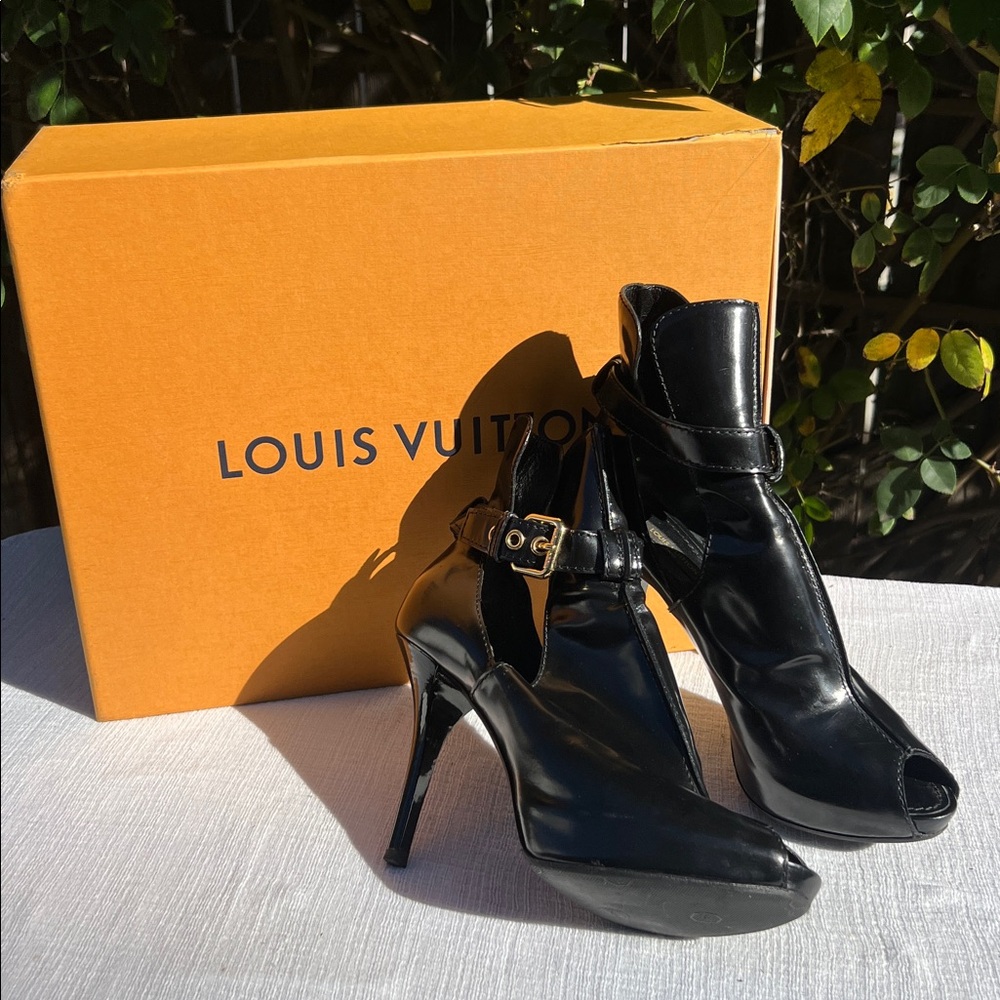 Rare Louis Vuitton black Patent leather  38.platform cut out booties. - Picture 3 of 17